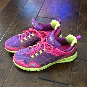 Cute FILA tennis shoes size 9.5